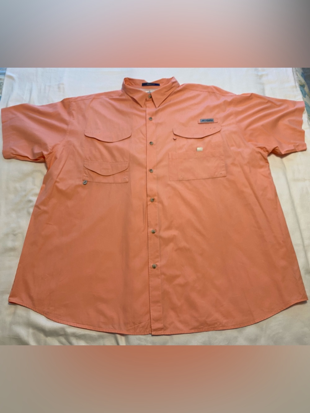 Men’s 4XT Columbia PFG Short Sleeve Button-Up Shirt with lots of pockets